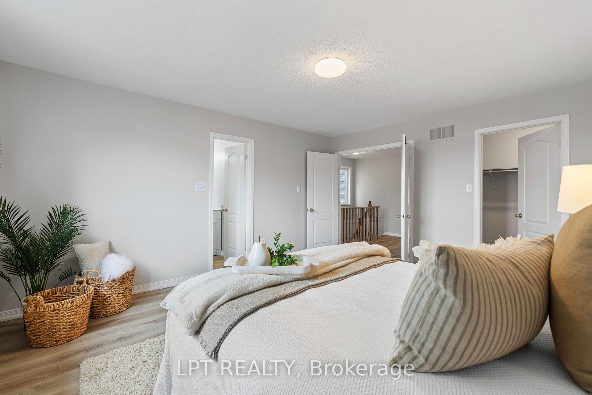 Photo 20 of 31 Laurendale Avenue, Georgina, Keswick South — HOMEH