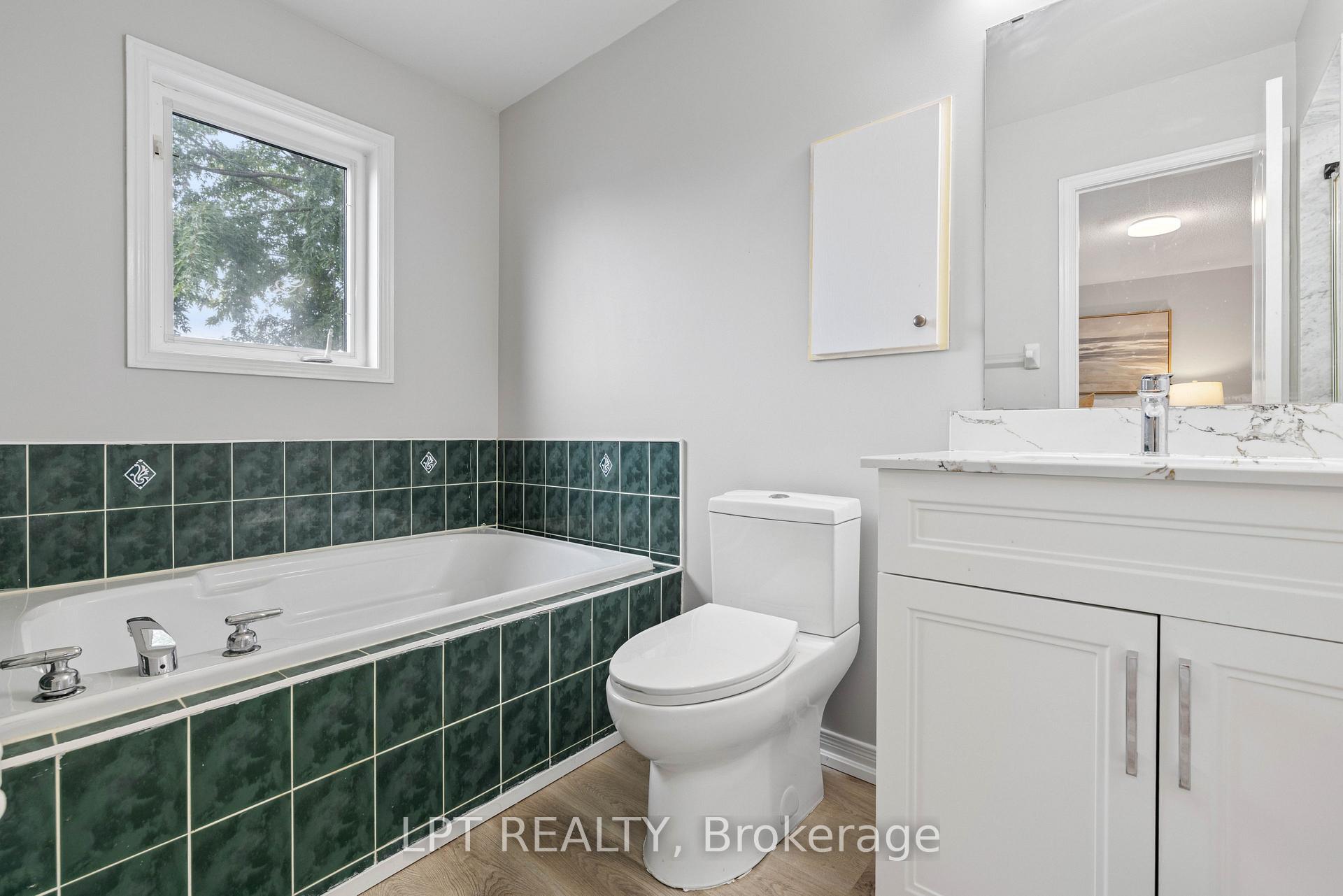 Photo 21 of 31 Laurendale Avenue, Georgina, Keswick South — HOMEH