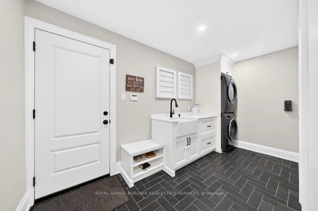 Photo 14 of 385 Rosslyn Drive, Burlington, Roseland — HOMEH