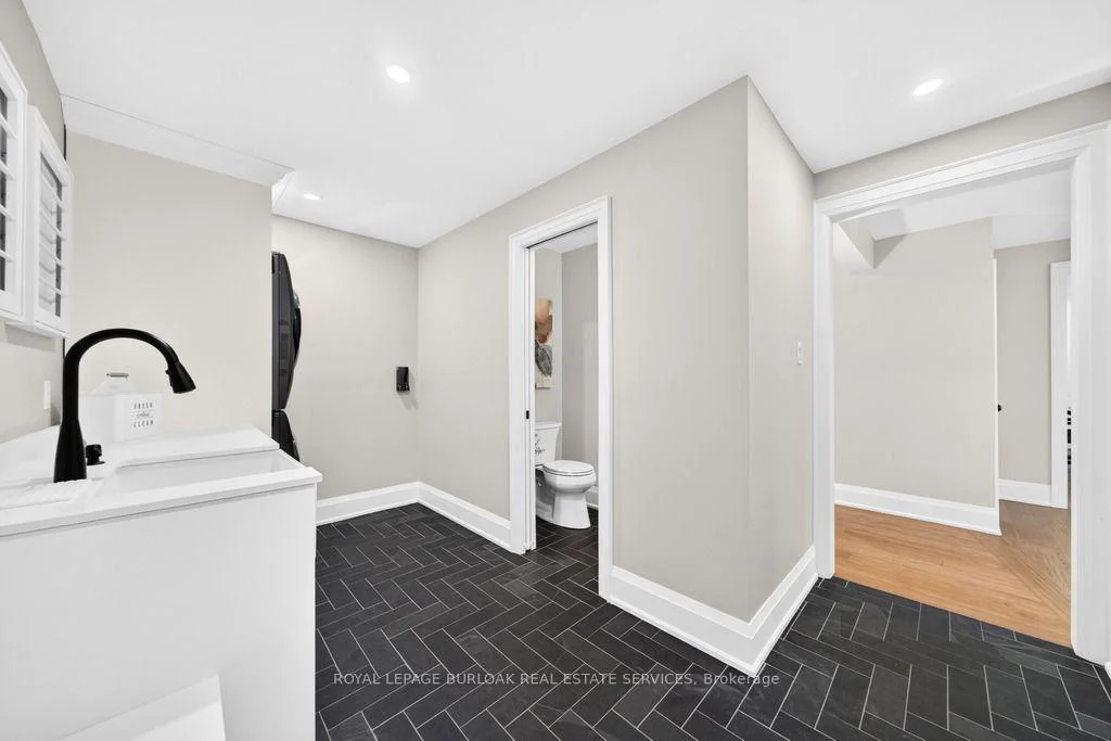 Photo 16 of 385 Rosslyn Drive, Burlington, Roseland — HOMEH