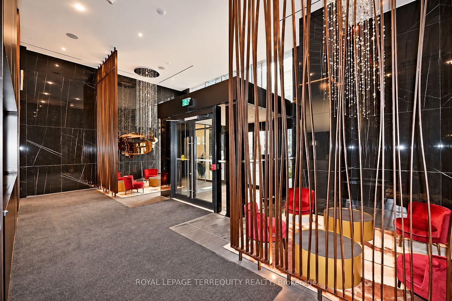 Photo 4 of Unit 1406, 11 Yorkville Avenue, Toronto, Little Portugal — HOMEH