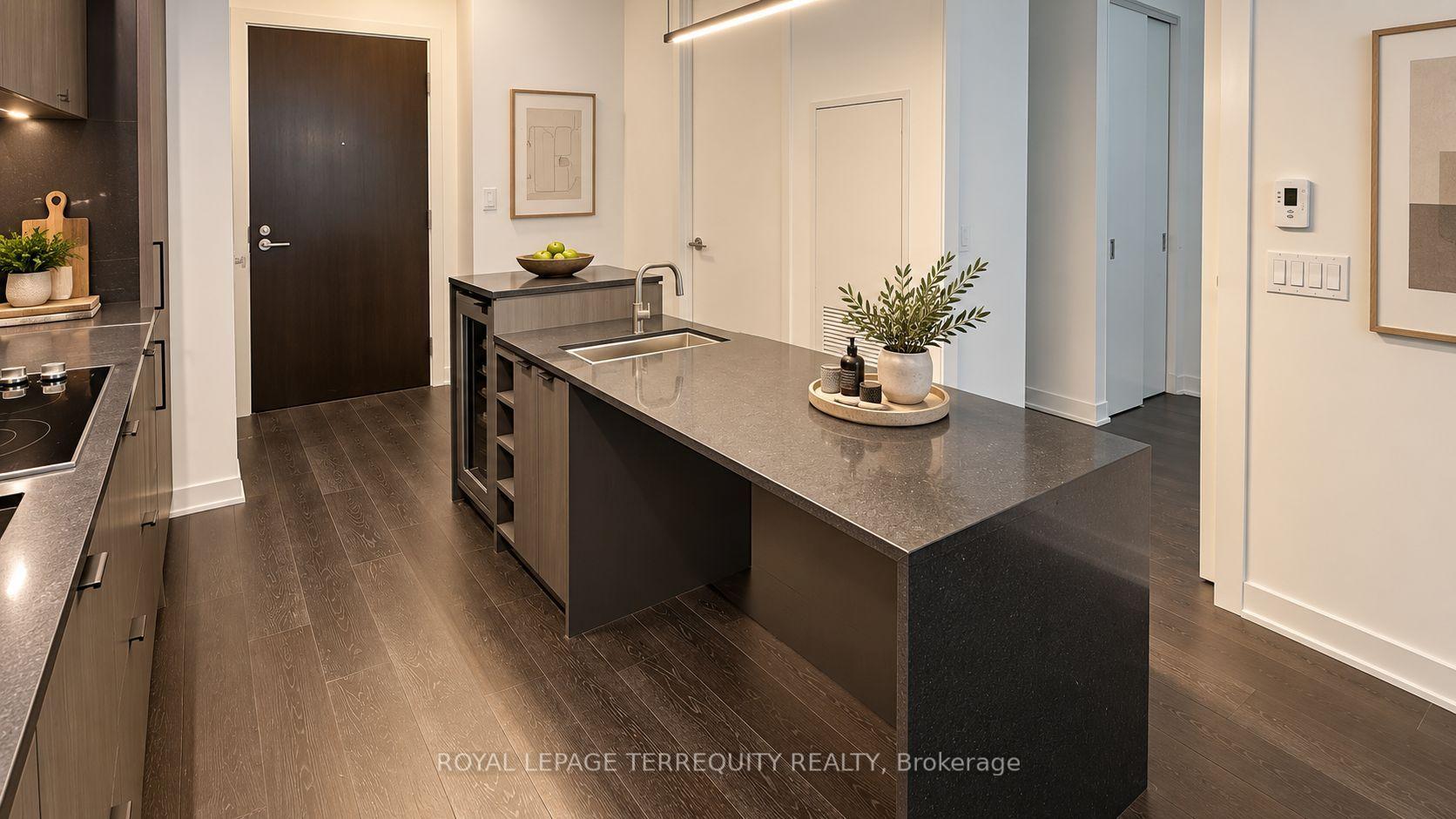 Photo 7 of Unit 1406, 11 Yorkville Avenue, Toronto, Little Portugal — HOMEH