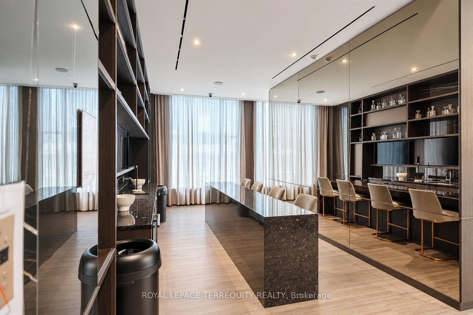 Photo 12 of Unit 1406, 11 Yorkville Avenue, Toronto, Little Portugal — HOMEH