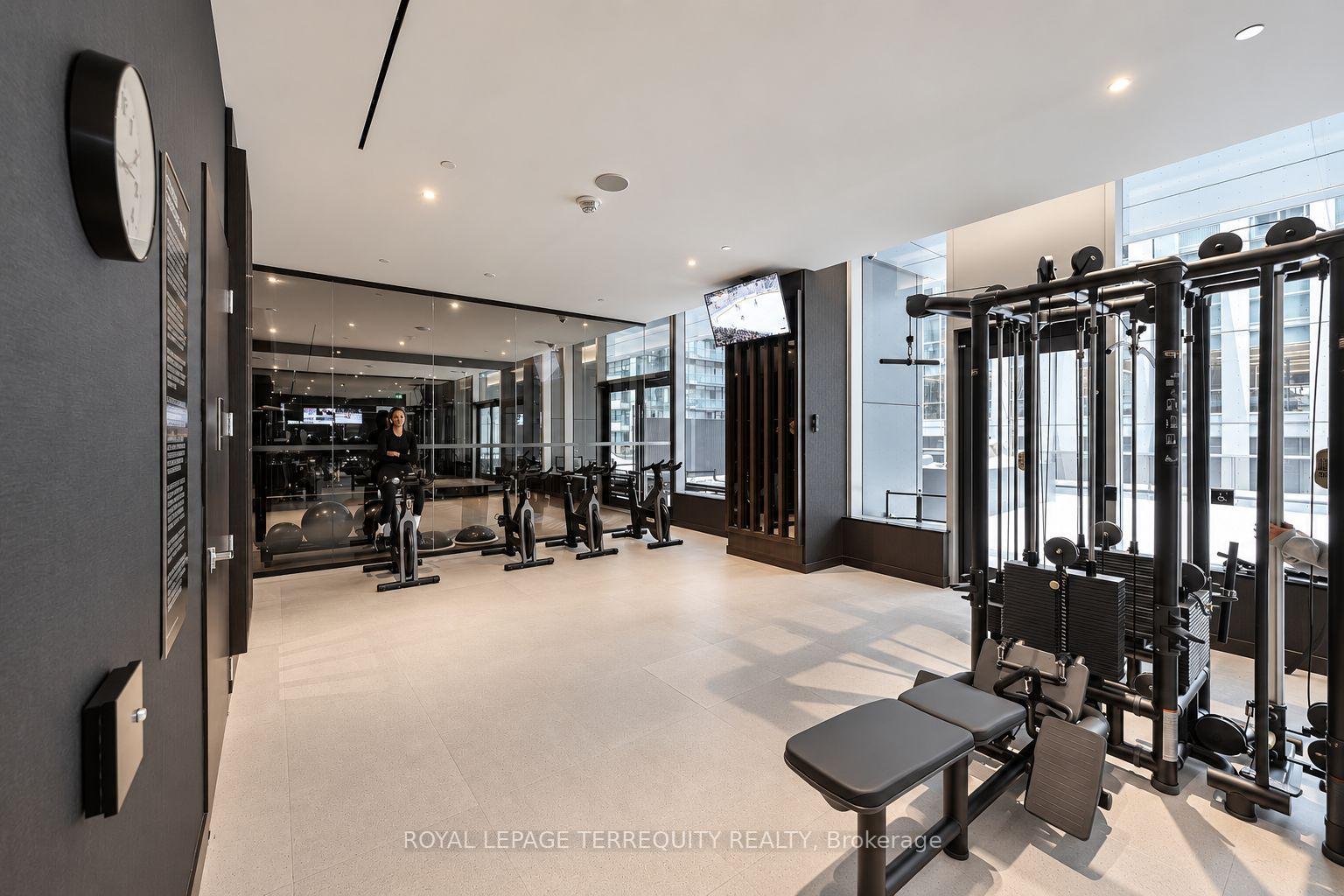 Photo 13 of Unit 1406, 11 Yorkville Avenue, Toronto, Little Portugal — HOMEH
