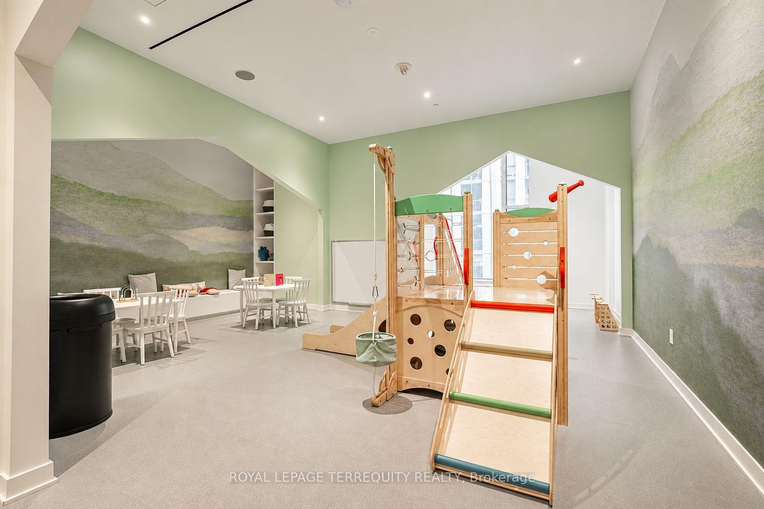 Photo 15 of Unit 1406, 11 Yorkville Avenue, Toronto, Little Portugal — HOMEH