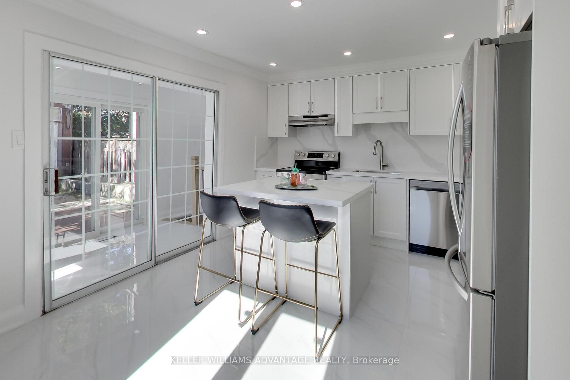 Photo 15 of 430 Pharmacy Avenue, Scarborough, Clairlea-Birchmount — HOMEH