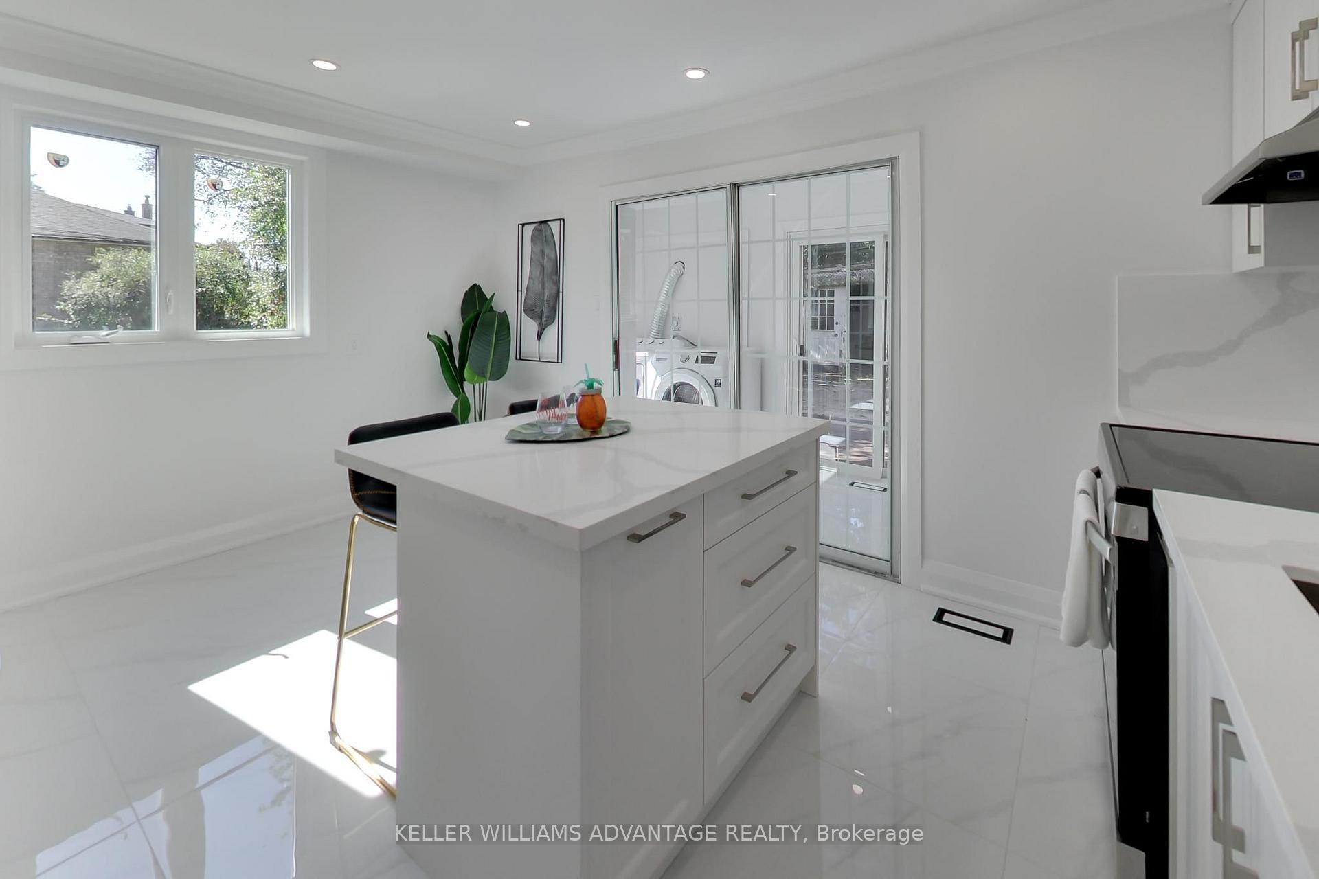 Photo 17 of 430 Pharmacy Avenue, Scarborough, Clairlea-Birchmount — HOMEH
