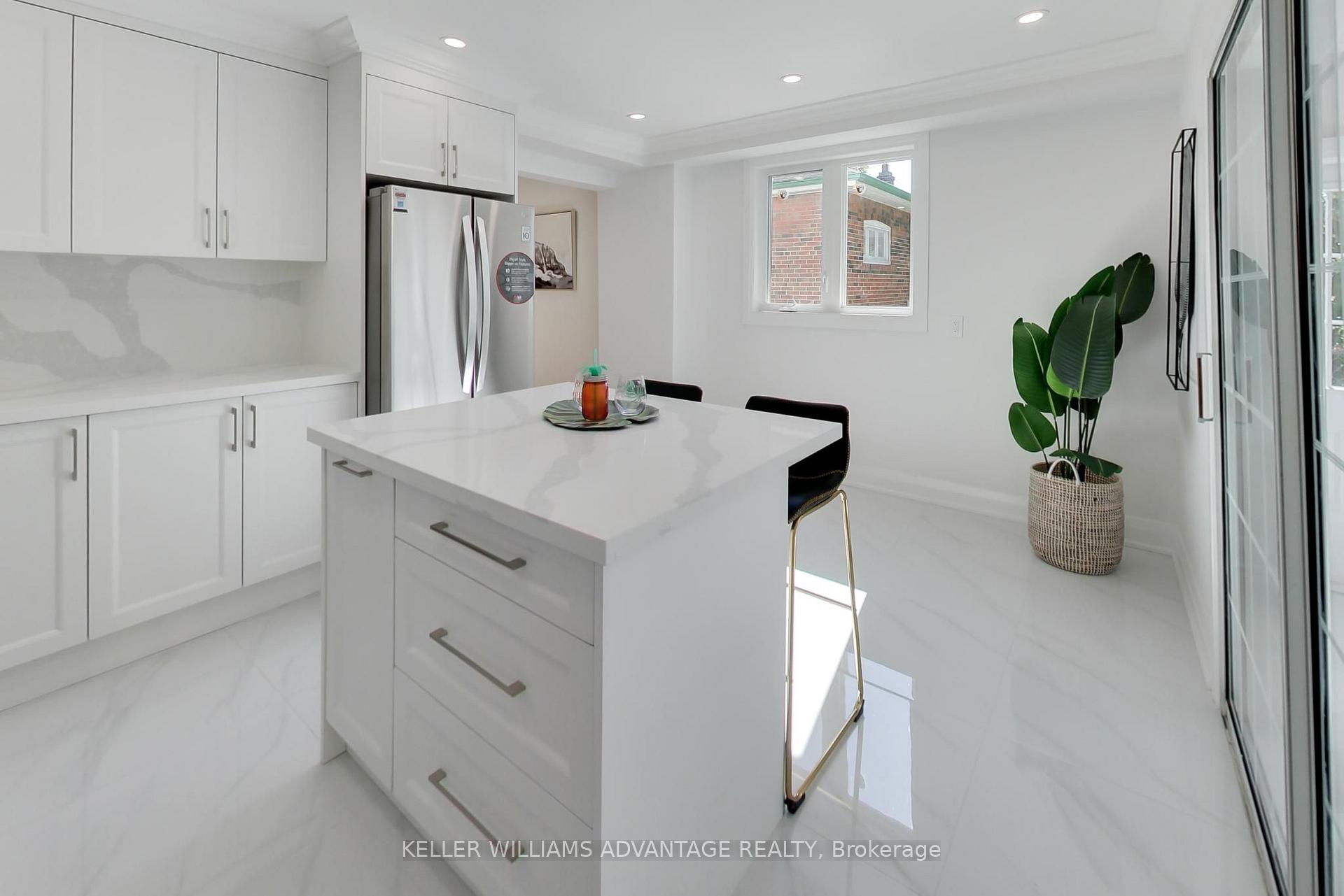 Photo 18 of 430 Pharmacy Avenue, Scarborough, Clairlea-Birchmount — HOMEH