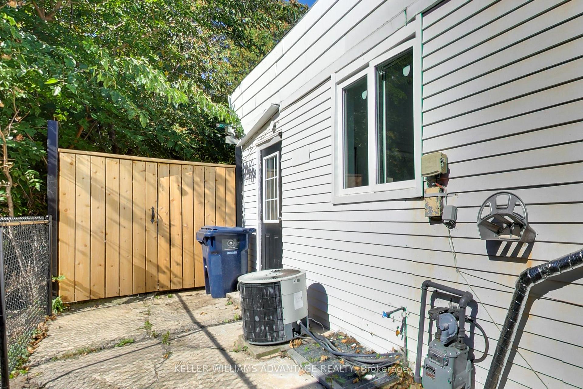 Photo 33 of 430 Pharmacy Avenue, Scarborough, Clairlea-Birchmount — HOMEH