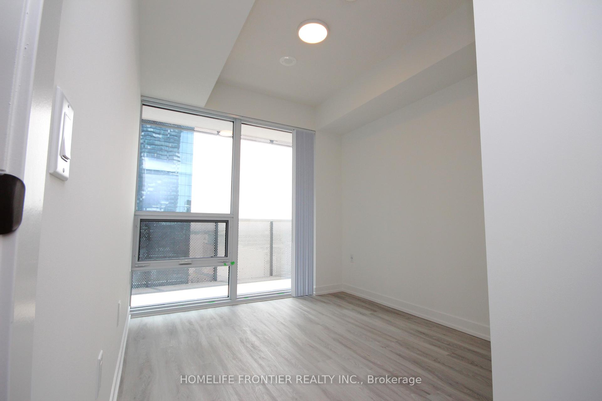 Photo 8 of Unit 2009, 55 Cooper Street, Toronto, Waterfront Communities — HOMEH
