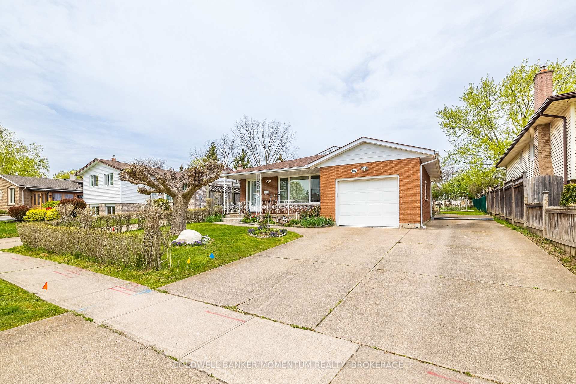 Photo 2 of 4177 Brookdale Drive, Niagara Falls, Ascot — HOMEH