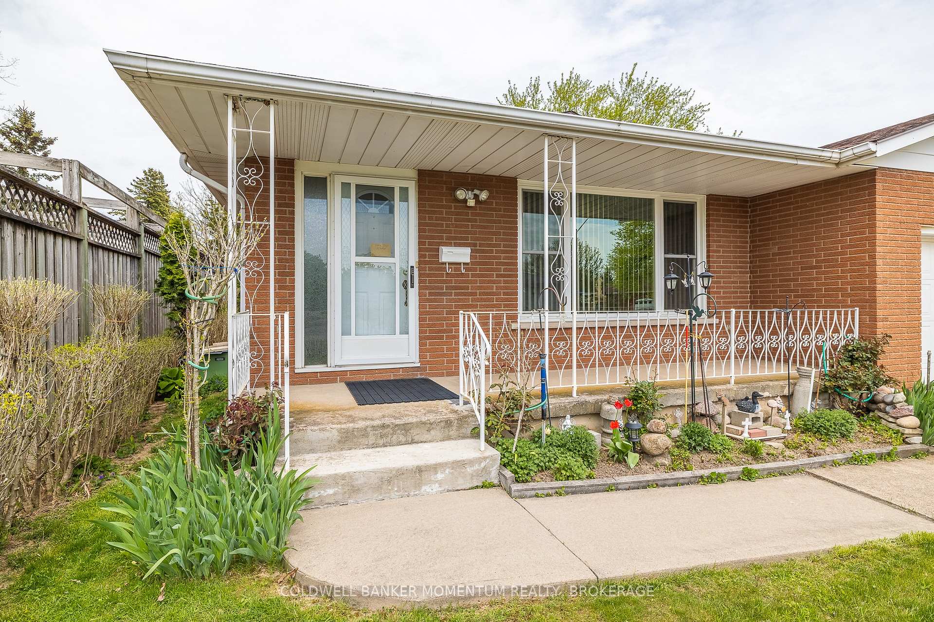 Photo 4 of 4177 Brookdale Drive, Niagara Falls, Ascot — HOMEH