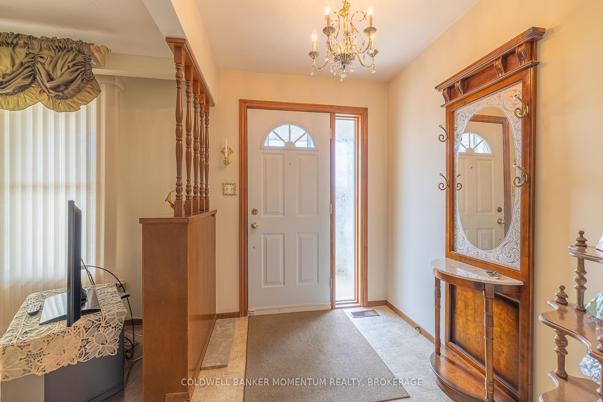 Photo 5 of 4177 Brookdale Drive, Niagara Falls, Ascot — HOMEH