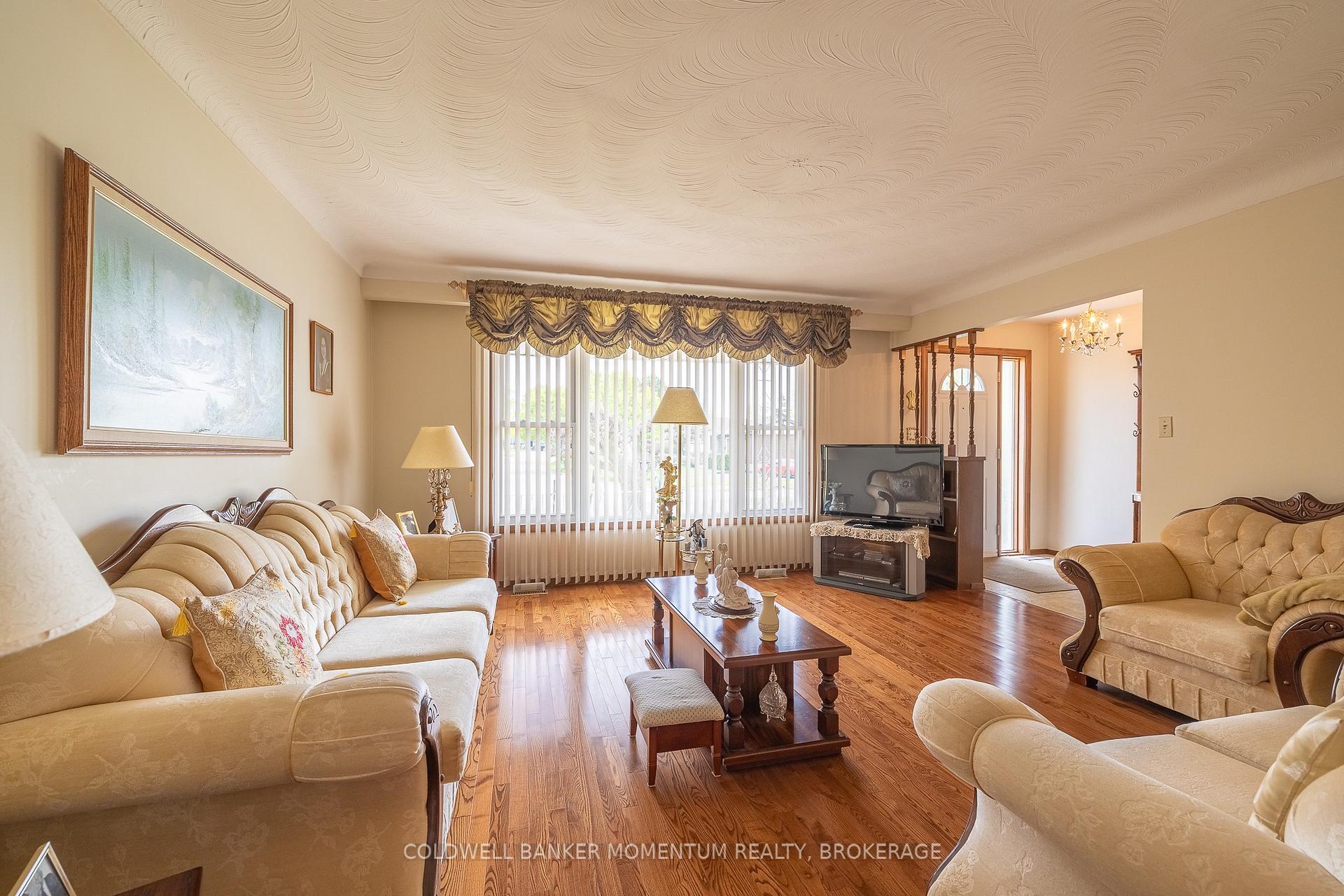 Photo 9 of 4177 Brookdale Drive, Niagara Falls, Ascot — HOMEH