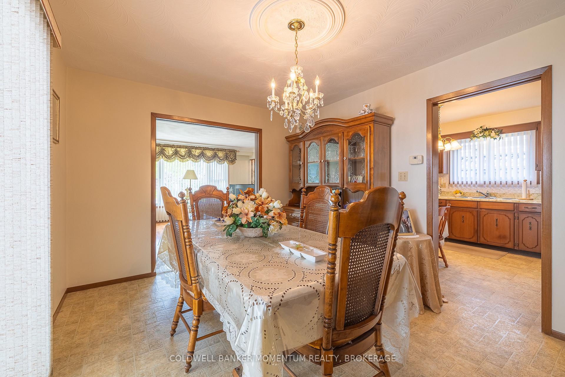 Photo 11 of 4177 Brookdale Drive, Niagara Falls, Ascot — HOMEH
