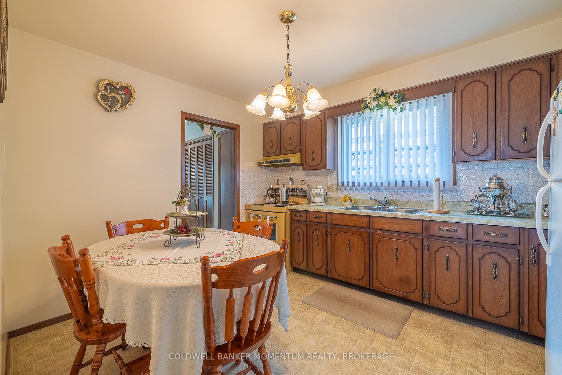 Photo 13 of 4177 Brookdale Drive, Niagara Falls, Ascot — HOMEH