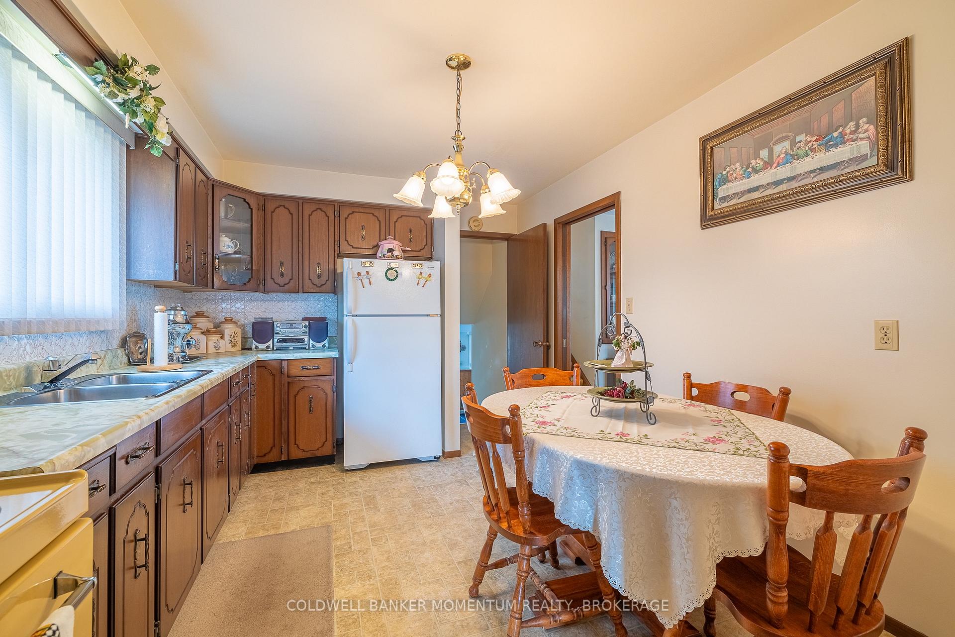 Photo 15 of 4177 Brookdale Drive, Niagara Falls, Ascot — HOMEH