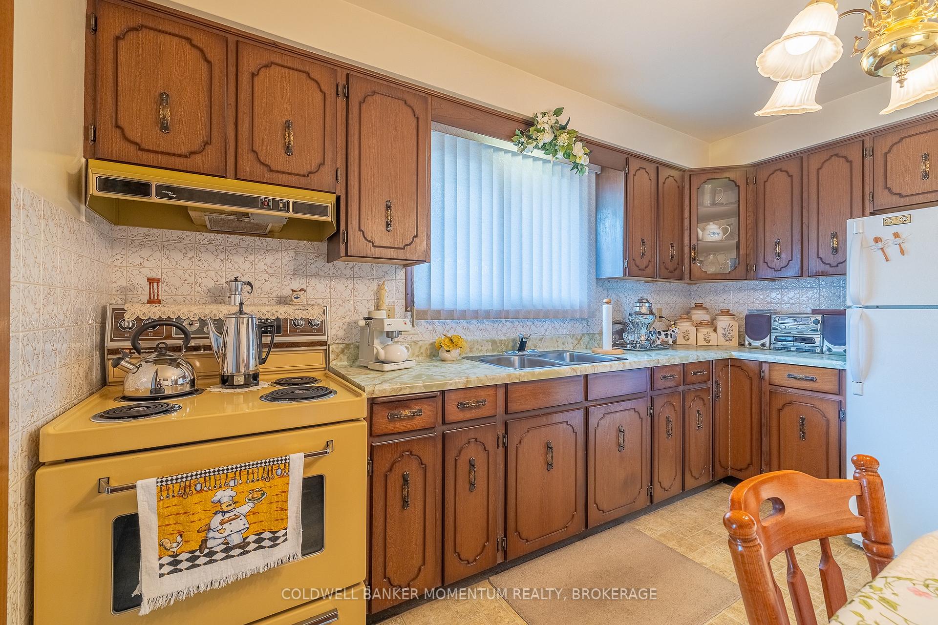 Photo 16 of 4177 Brookdale Drive, Niagara Falls, Ascot — HOMEH