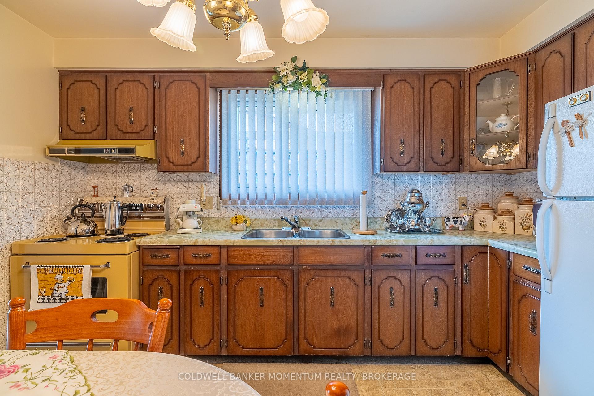 Photo 17 of 4177 Brookdale Drive, Niagara Falls, Ascot — HOMEH