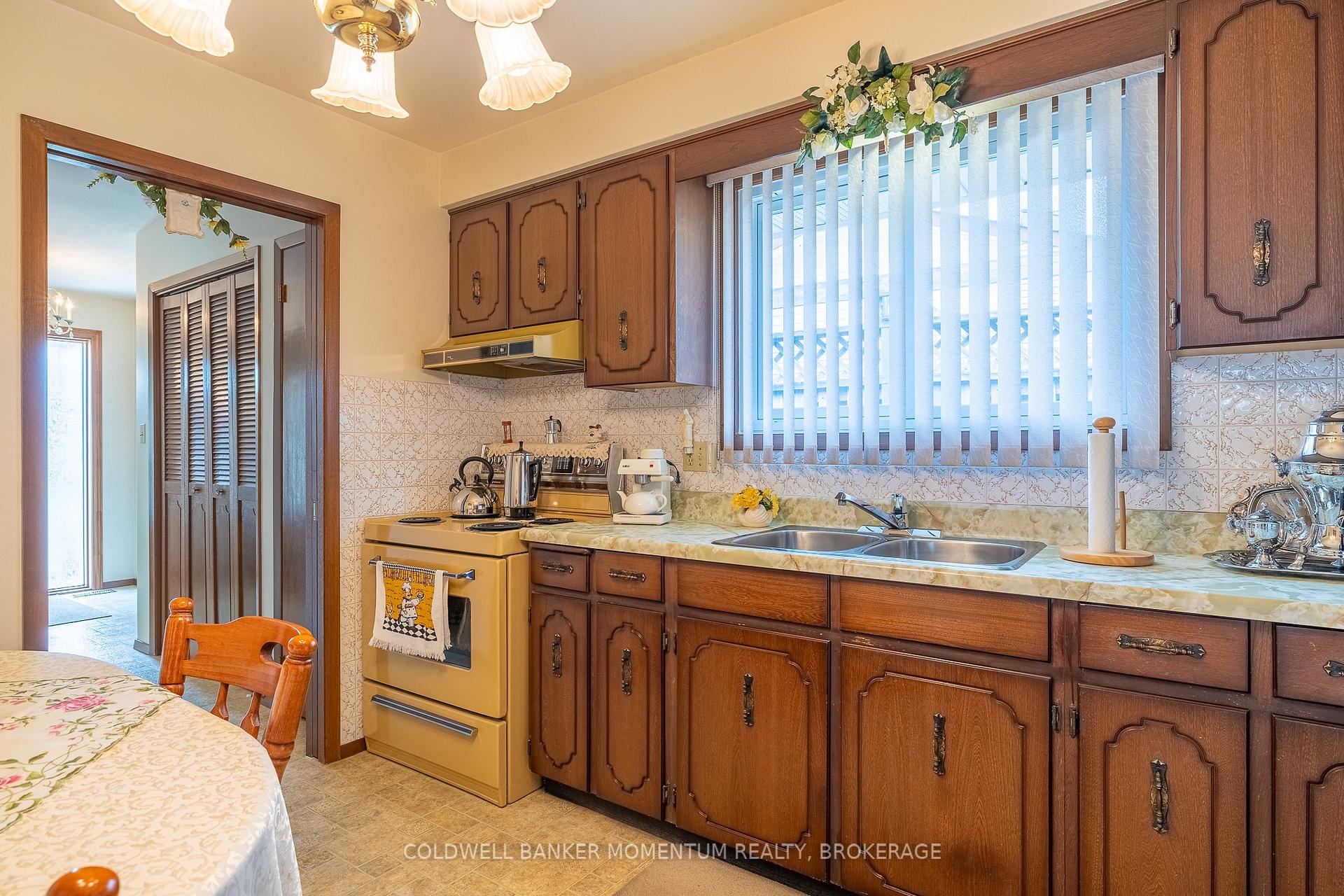 Photo 18 of 4177 Brookdale Drive, Niagara Falls, Ascot — HOMEH