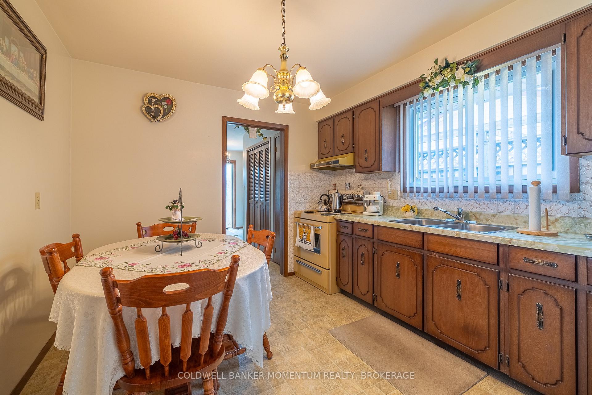 Photo 19 of 4177 Brookdale Drive, Niagara Falls, Ascot — HOMEH