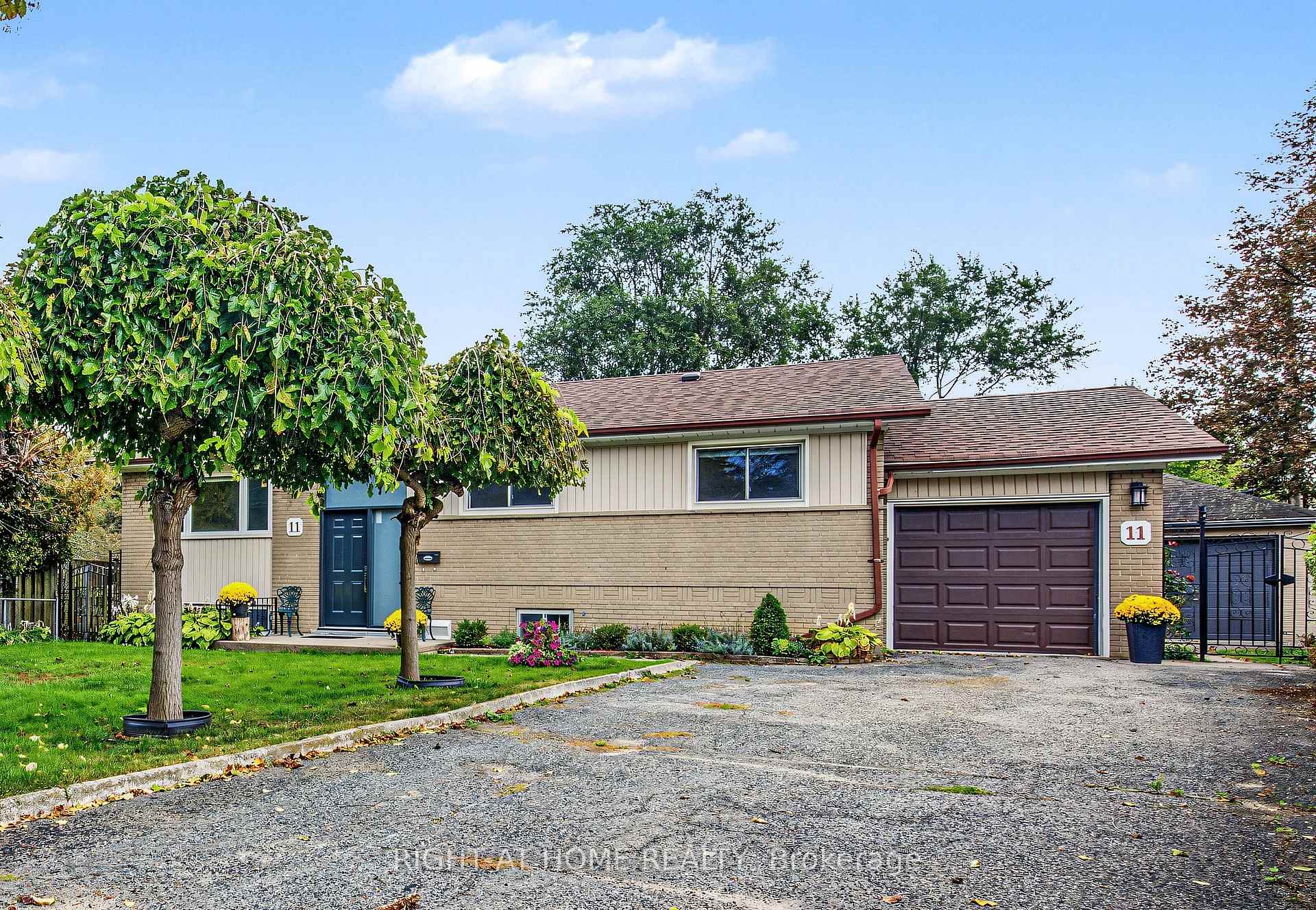 Photo 2 of 11 Fareham Crescent, Scarborough, Guildwood — HOMEH
