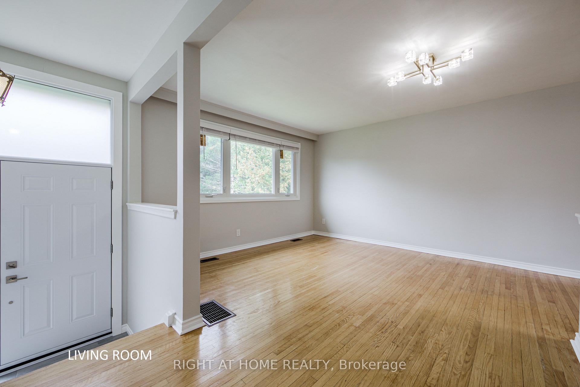 Photo 12 of 11 Fareham Crescent, Scarborough, Guildwood — HOMEH