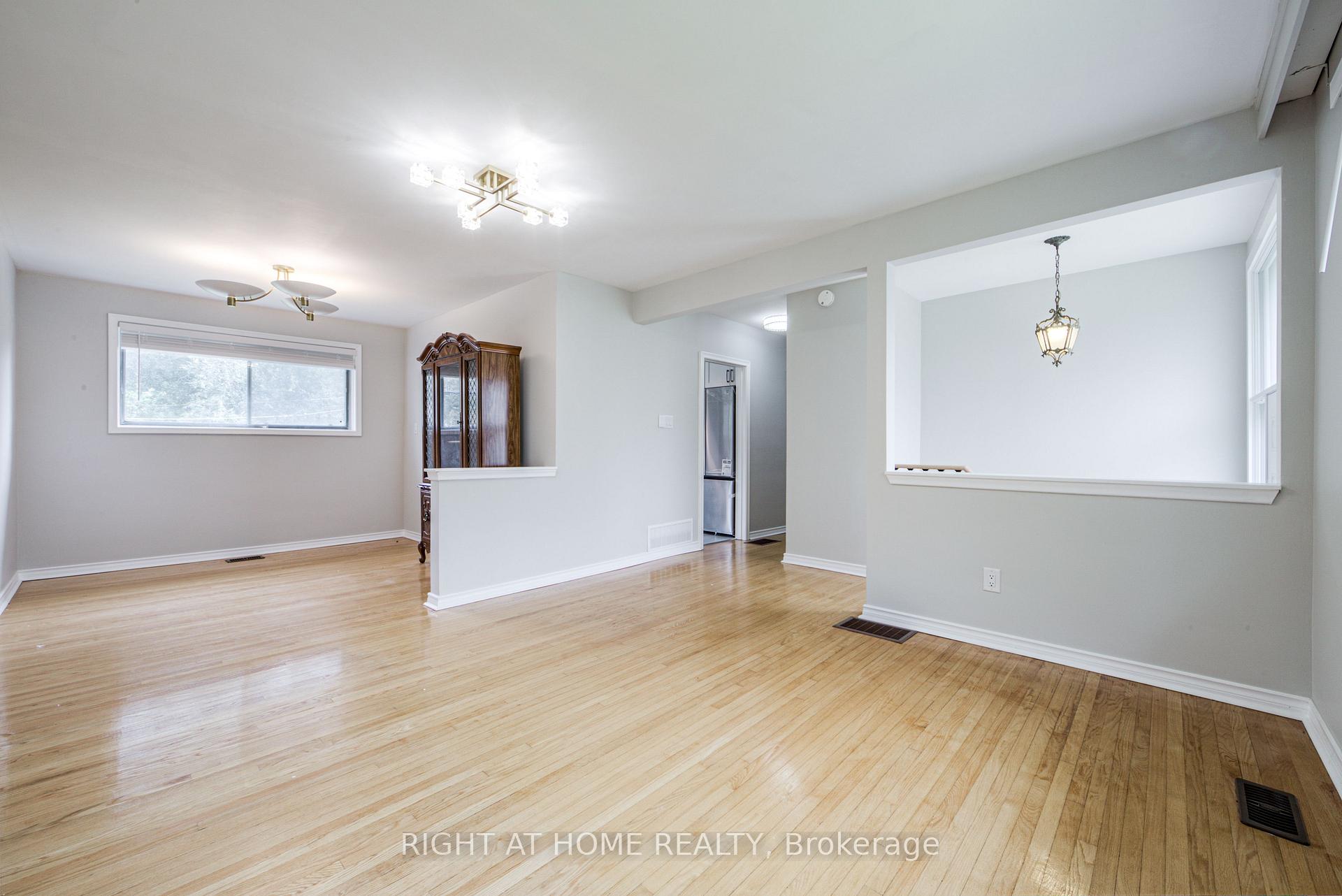 Photo 14 of 11 Fareham Crescent, Scarborough, Guildwood — HOMEH