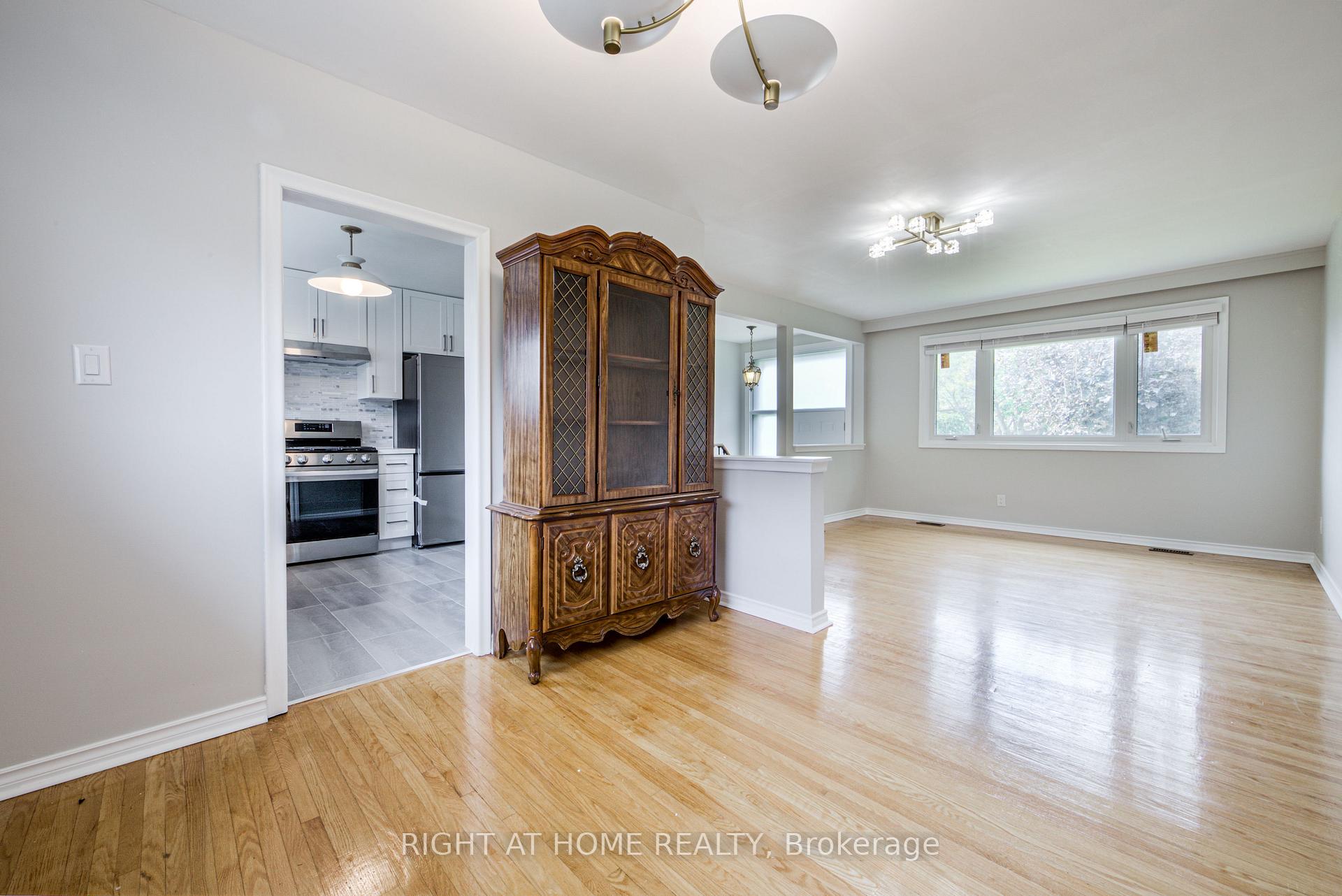 Photo 15 of 11 Fareham Crescent, Scarborough, Guildwood — HOMEH