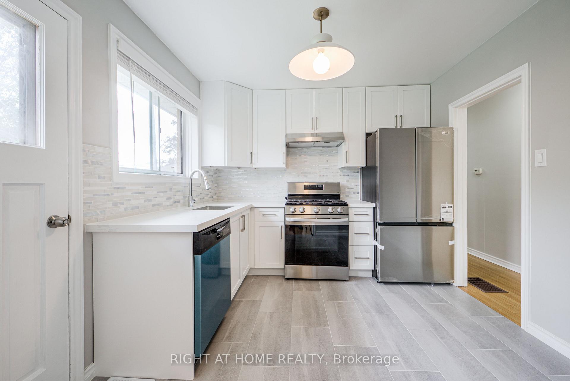 Photo 16 of 11 Fareham Crescent, Scarborough, Guildwood — HOMEH