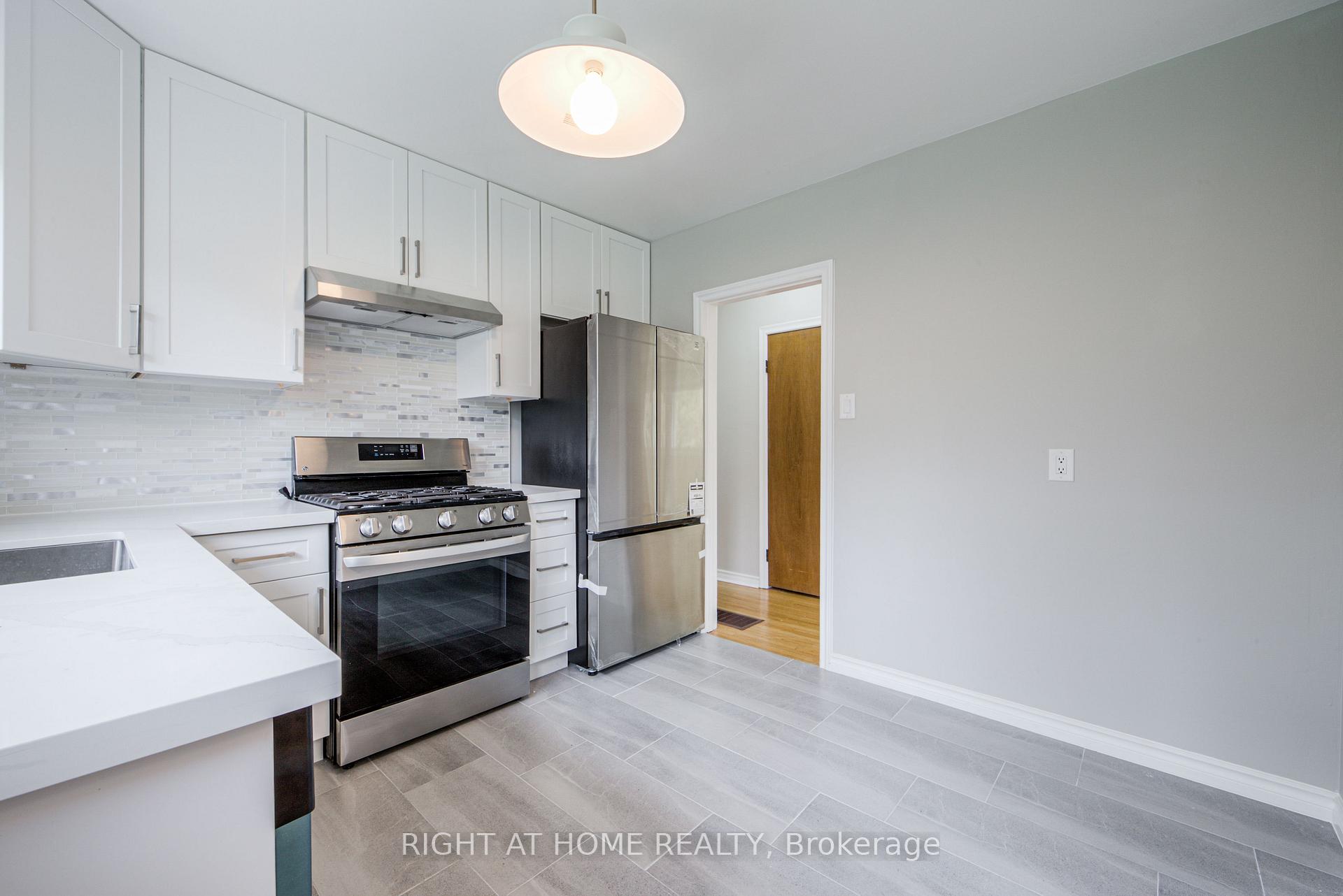 Photo 17 of 11 Fareham Crescent, Scarborough, Guildwood — HOMEH