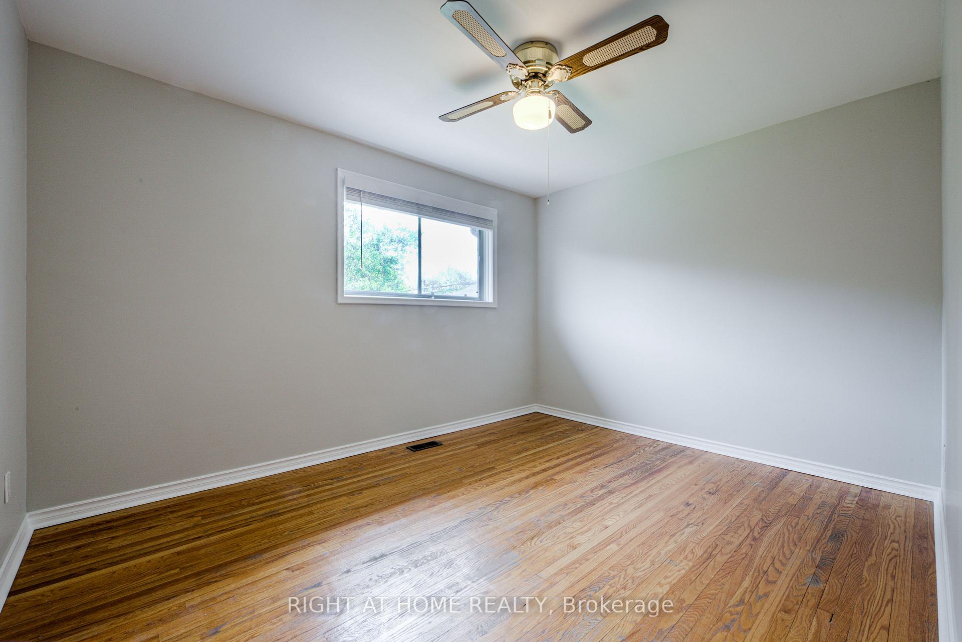 Photo 21 of 11 Fareham Crescent, Scarborough, Guildwood — HOMEH