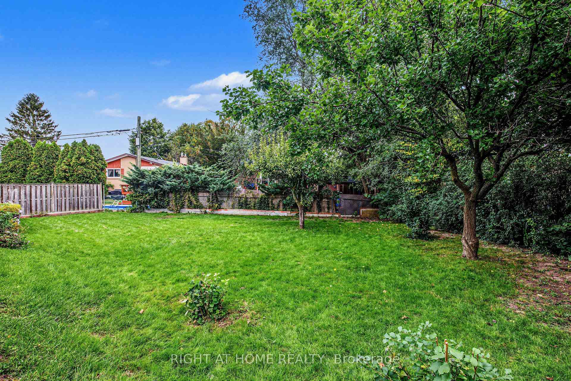 Photo 30 of 11 Fareham Crescent, Scarborough, Guildwood — HOMEH