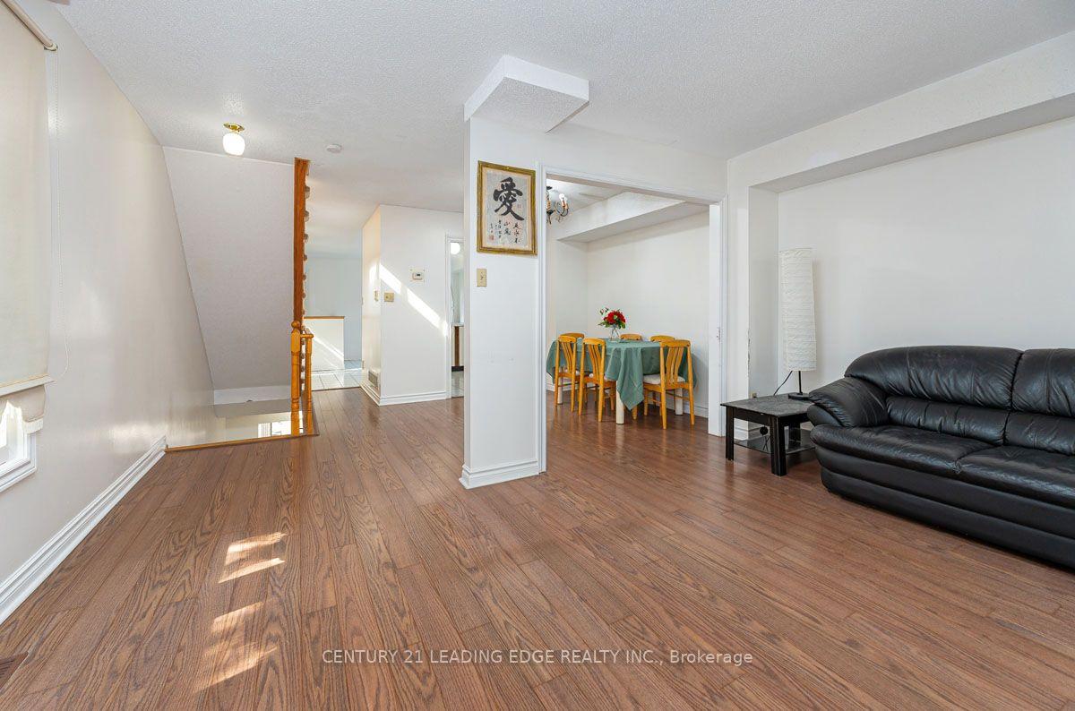 Photo 6 of Unit 1, 3 Reidmount Avenue, Scarborough, Agincourt South-Malvern West — HOMEH