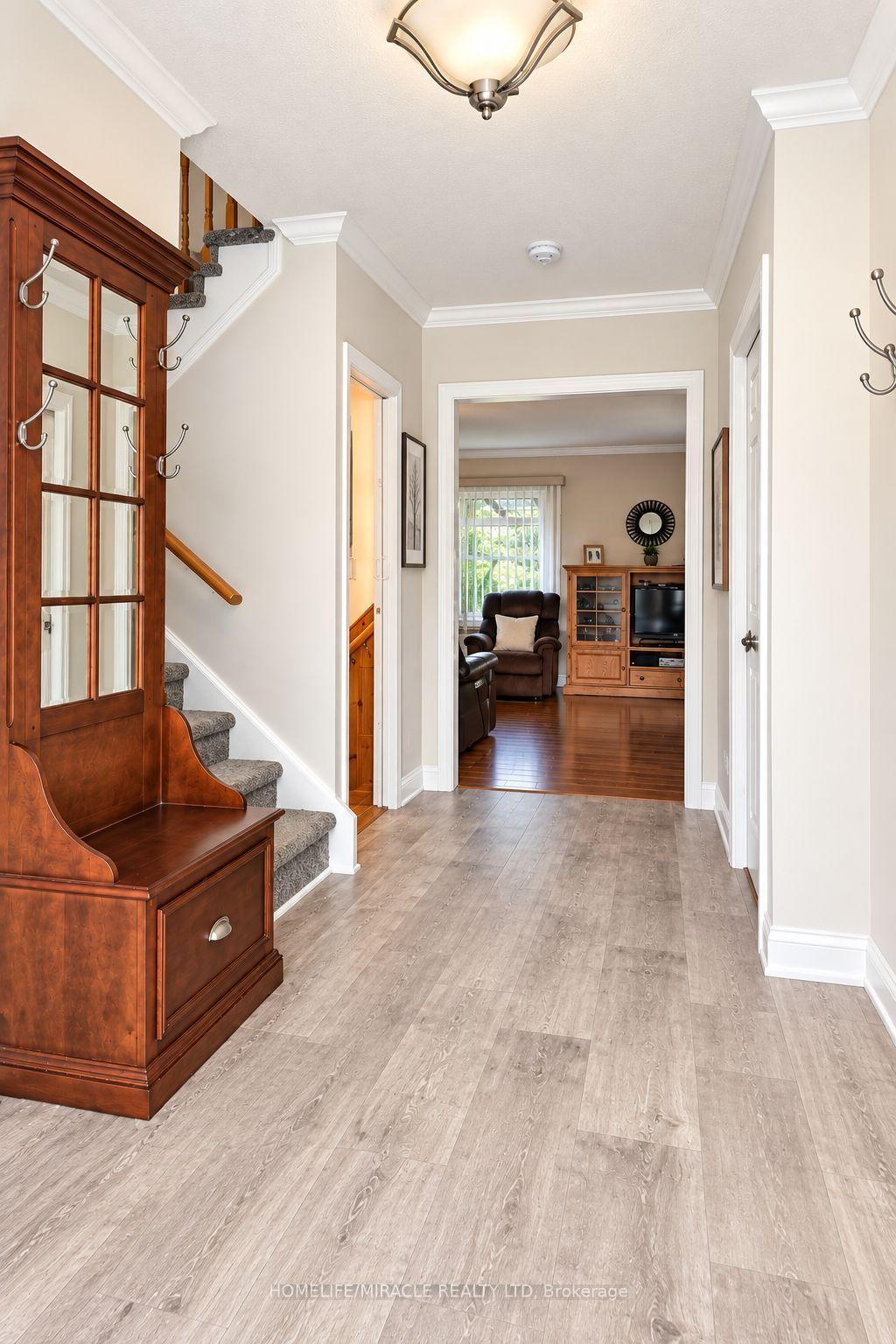 Photo 3 of 22 Murdoch Drive, Brampton, Northwood Park — HOMEH