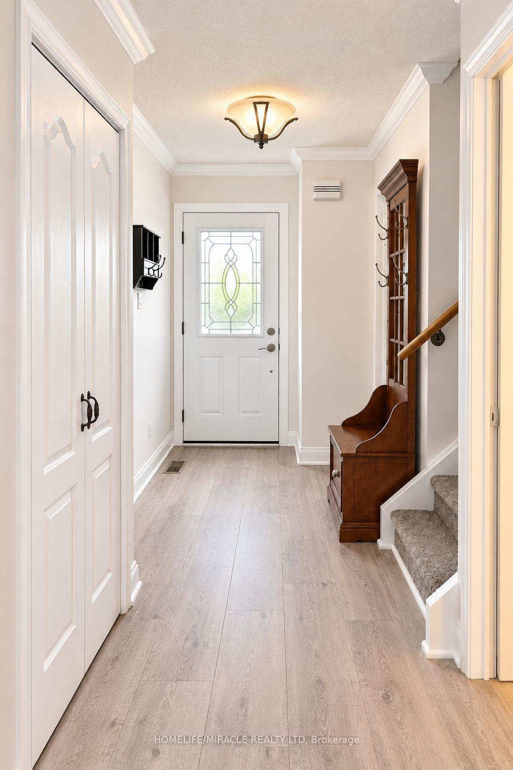Photo 4 of 22 Murdoch Drive, Brampton, Northwood Park — HOMEH