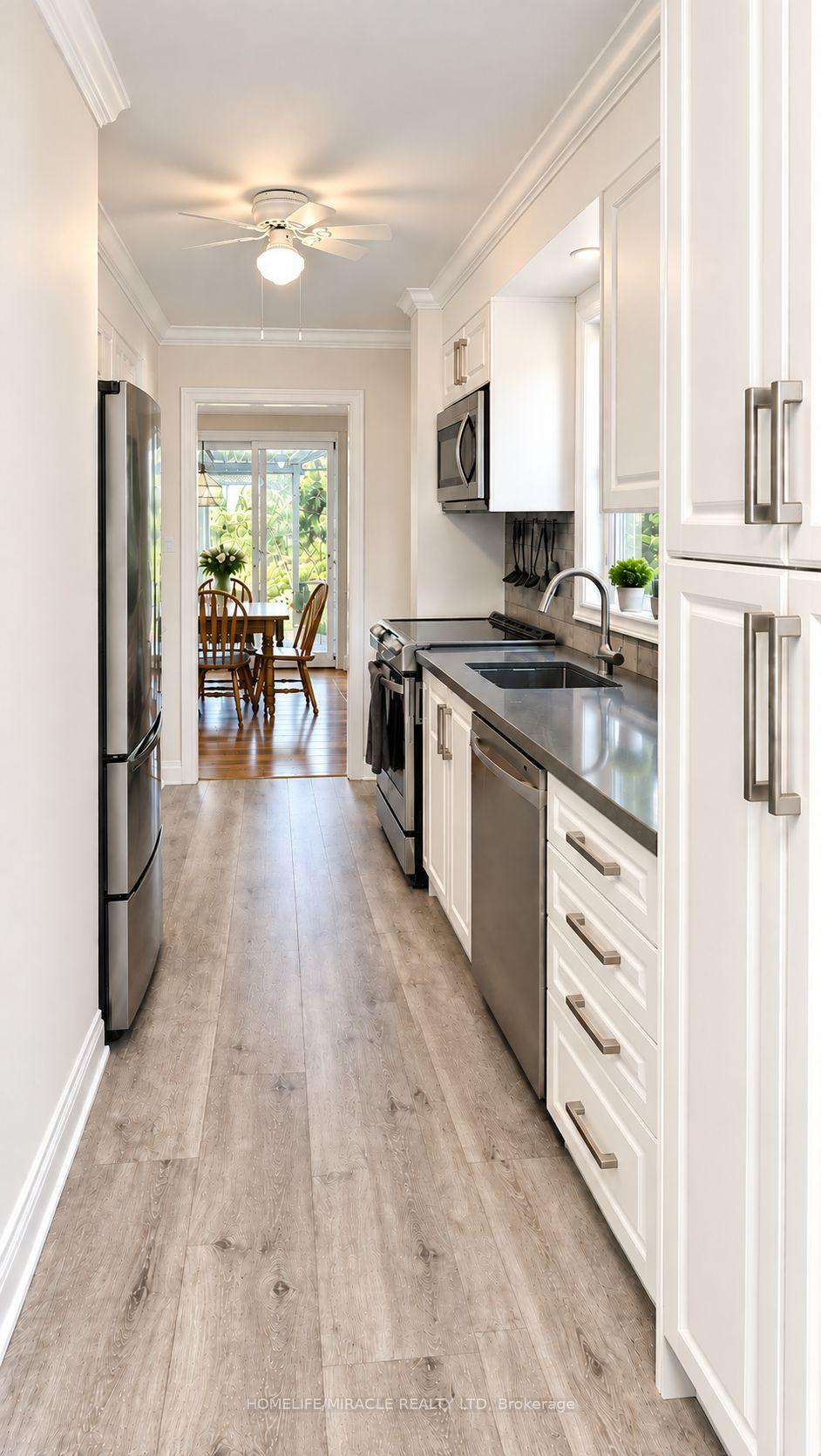 Photo 5 of 22 Murdoch Drive, Brampton, Northwood Park — HOMEH