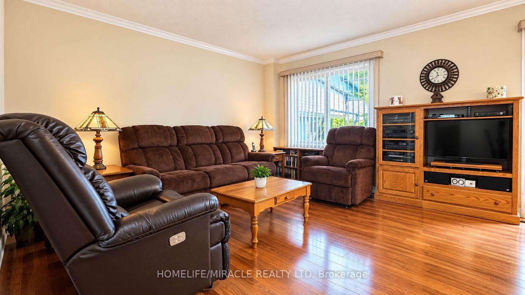 Photo 8 of 22 Murdoch Drive, Brampton, Northwood Park — HOMEH