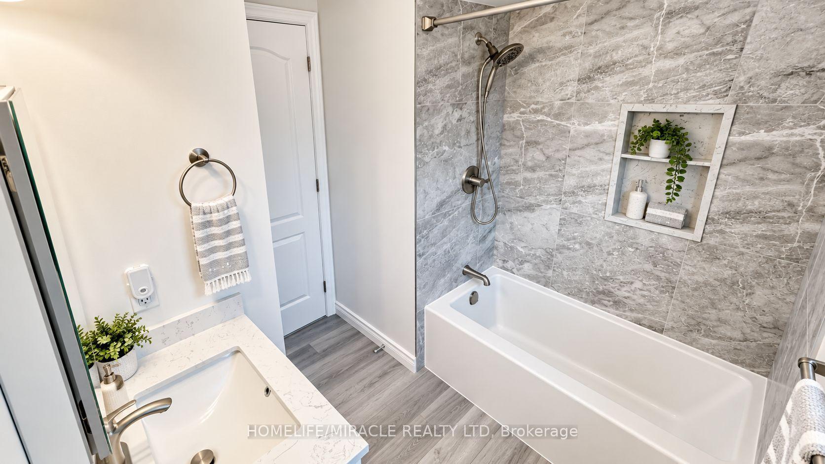 Photo 14 of 22 Murdoch Drive, Brampton, Northwood Park — HOMEH
