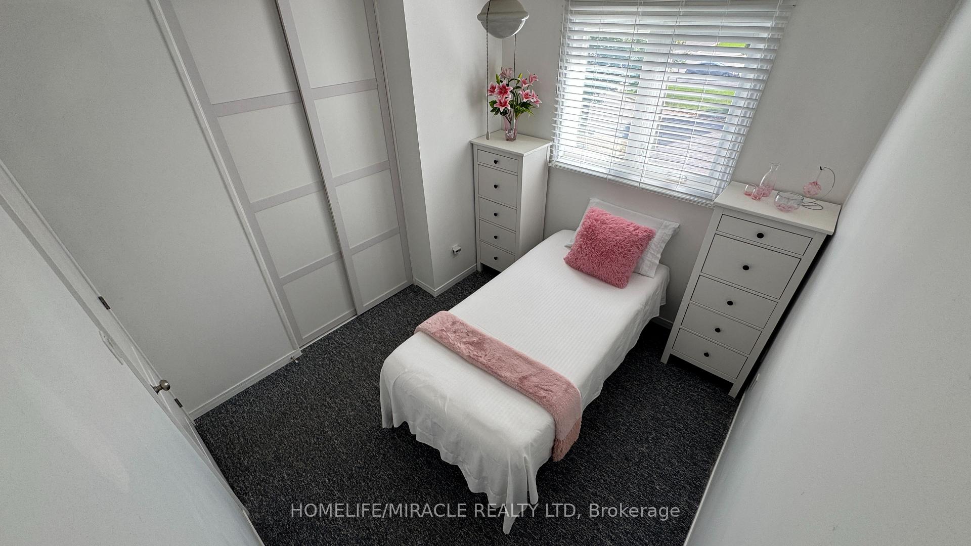 Photo 15 of 22 Murdoch Drive, Brampton, Northwood Park — HOMEH