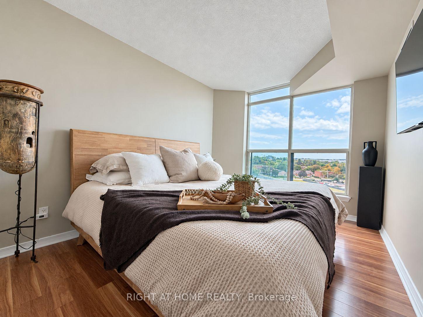 Photo 11 of Unit 906, 340 Watson Street W, Whitby, Port Whitby — HOMEH