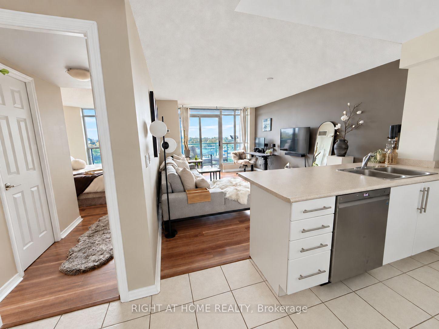 Photo 15 of Unit 906, 340 Watson Street W, Whitby, Port Whitby — HOMEH