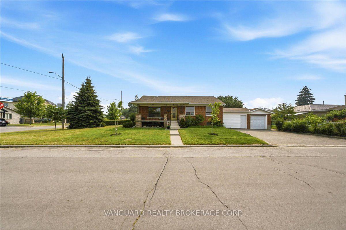 Photo 5 of 39 Camborne Avenue, North York, Downsview-Roding-CFB — HOMEH