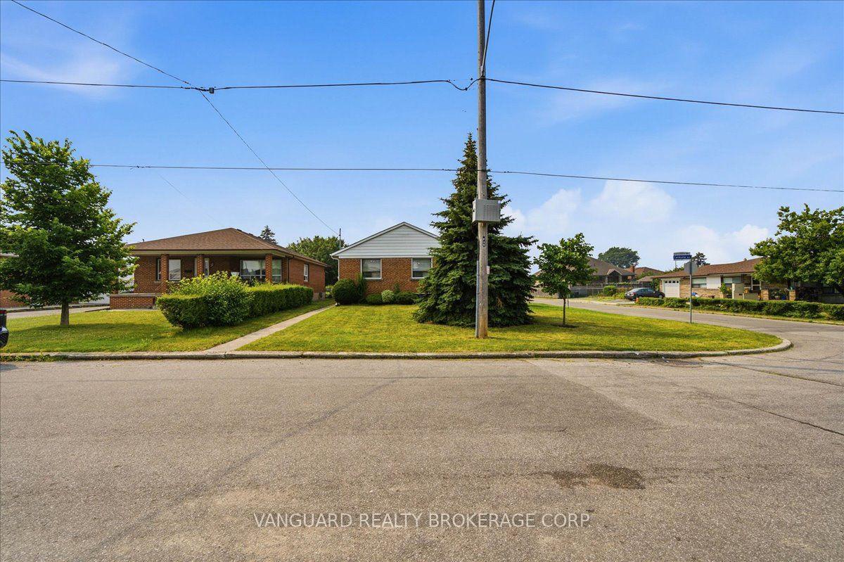 Photo 7 of 39 Camborne Avenue, North York, Downsview-Roding-CFB — HOMEH