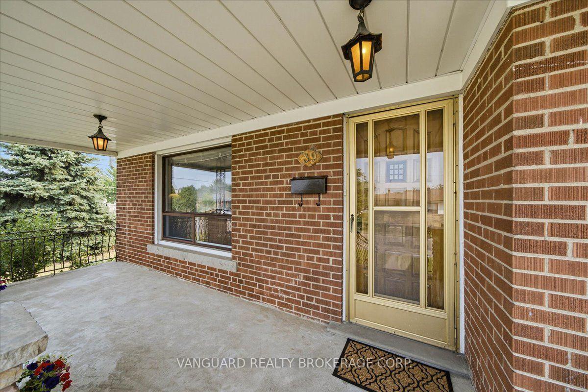 Photo 8 of 39 Camborne Avenue, North York, Downsview-Roding-CFB — HOMEH