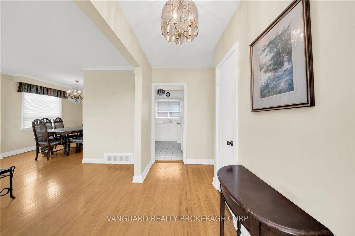 Photo 11 of 39 Camborne Avenue, North York, Downsview-Roding-CFB — HOMEH