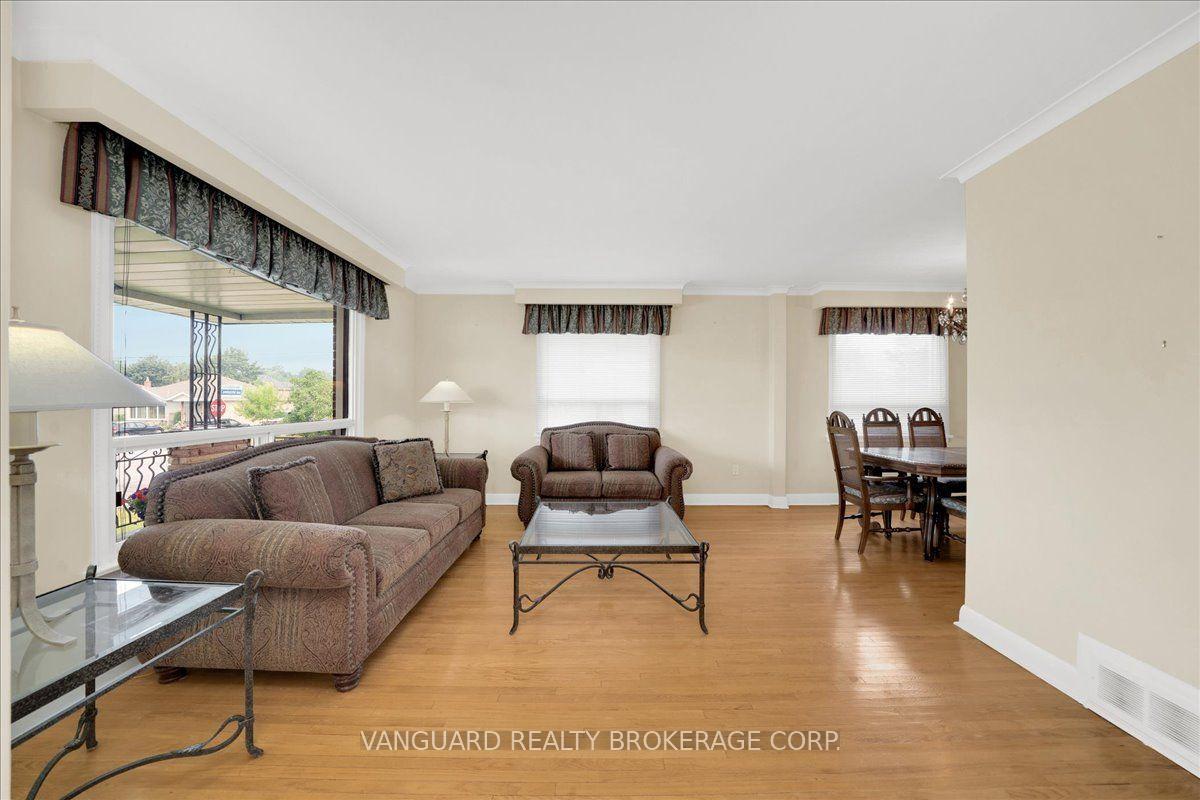 Photo 13 of 39 Camborne Avenue, North York, Downsview-Roding-CFB — HOMEH