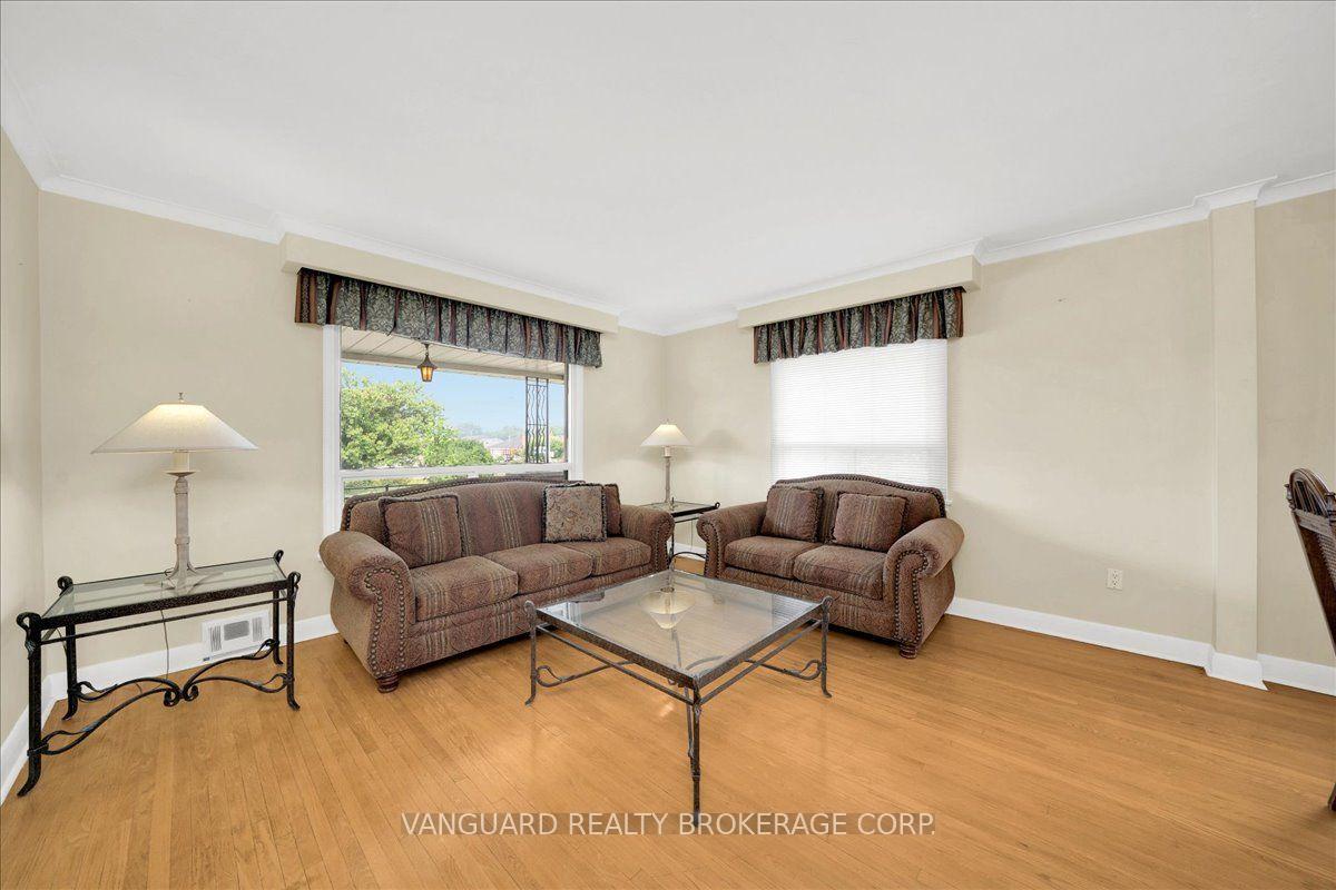 Photo 14 of 39 Camborne Avenue, North York, Downsview-Roding-CFB — HOMEH