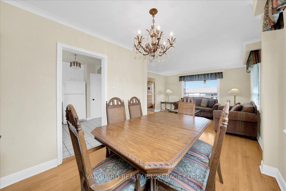 Photo 17 of 39 Camborne Avenue, North York, Downsview-Roding-CFB — HOMEH