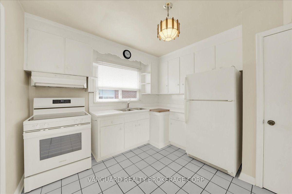 Photo 20 of 39 Camborne Avenue, North York, Downsview-Roding-CFB — HOMEH